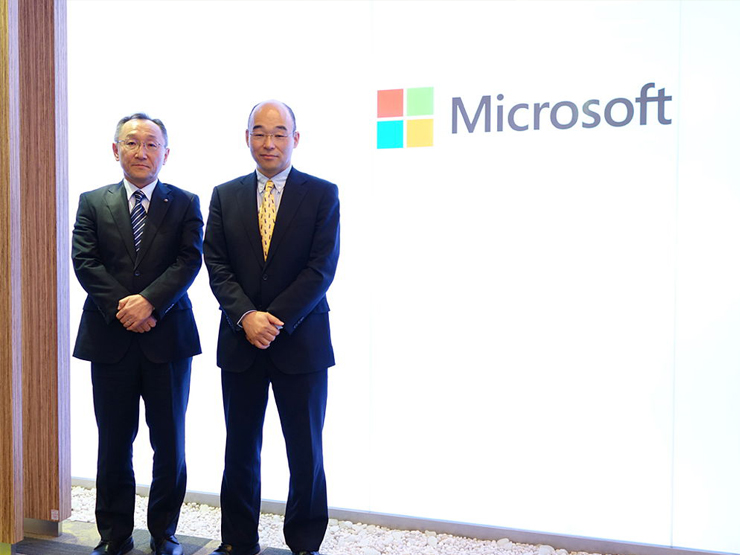 ヤマハの大澤博史氏（左）と日本マイクロソフトの中原徹三氏